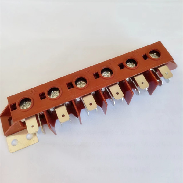 고밀도 터미널 박스는 공간이 제한된 설치 문제를 어떻게 해결합니까?